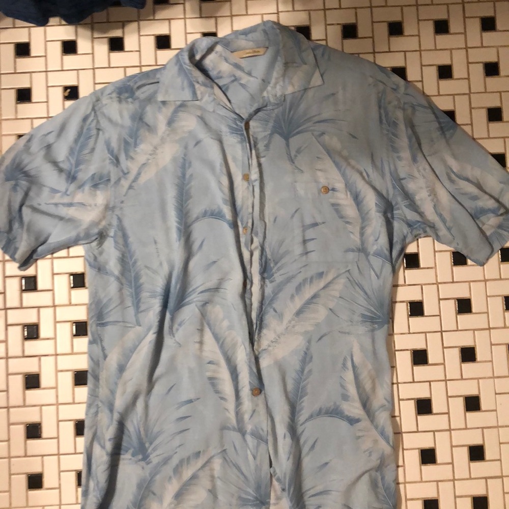 Hawaiian dad shirt, wooden buttons